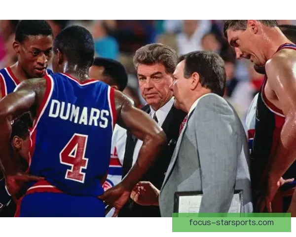 NBA季后赛格局突变巨星伤愈复出引爆联盟关注焦点对决一触即发