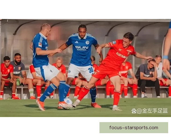 欧冠焦点战上演豪门对决新星闪耀引爆全场热议球迷期待未来走势分析 欧冠焦点战上演豪门对决新星闪耀引爆全场热议球迷期待未来走势分析