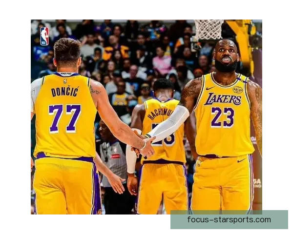 詹姆斯爆发率湖人逆转勇士西部格局再起波澜季后赛形势扑朔迷离升