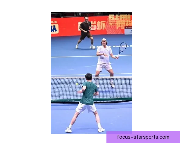 网球巨星最新赛季表现引发球迷热议精彩对决不断升级