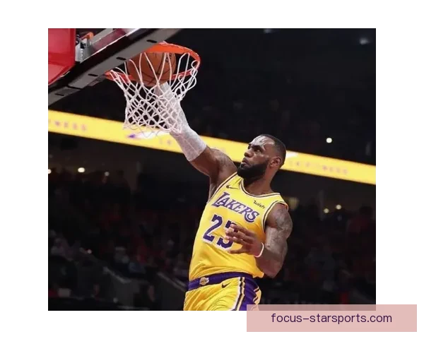 詹姆斯关键三分助湖人逆转快船迎来连胜高潮